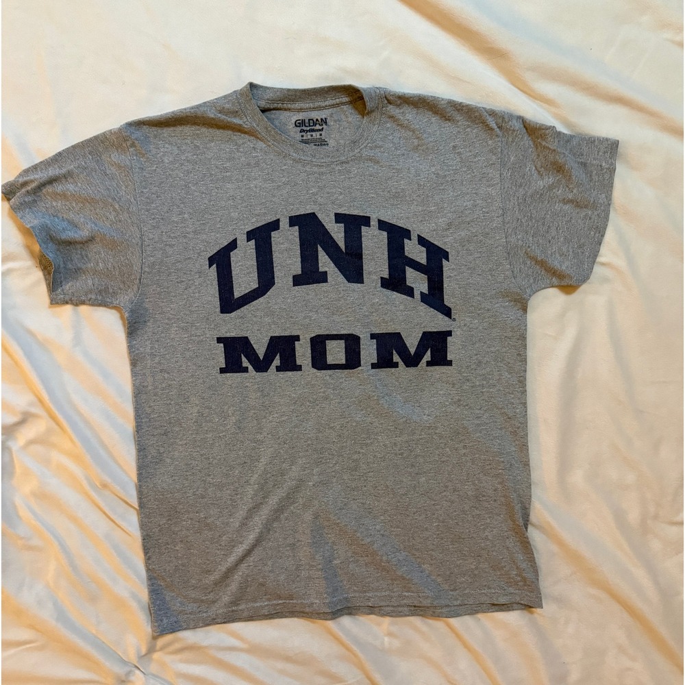 Gildan T-Shirt Women Medium Gray Excellent UNH MOM Graphic Short Sleeve Tee